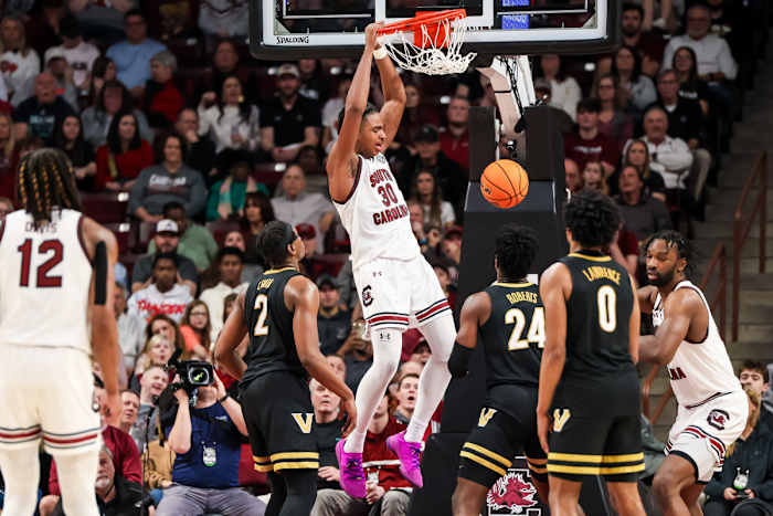 Collin Murray-Boyles dunking the ball versus the Vanderbilt Commodores (10th Feb., 2024)
